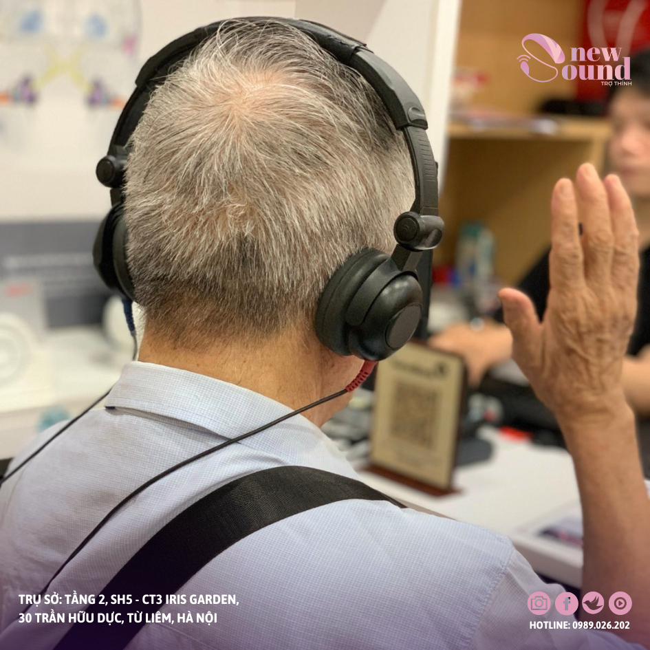 Khách hàng đo thính lực - tại NewSound